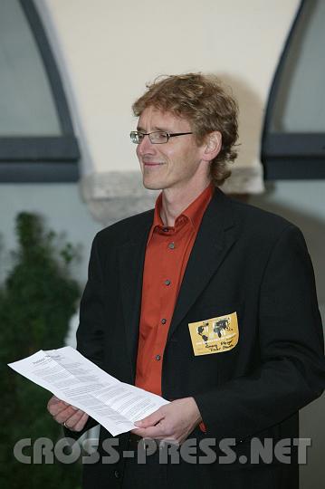 2008.10.25_16.21.32.JPG - Mag. Georg Pleger, "Tiroler Stunde", mit der "Petition fr Neues Geld".