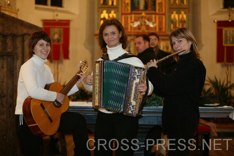 06.12.16_073 'Querpfeifer': Regina Schwingenschlgl, Gertrude Rosenfehllner, Christina Meyer