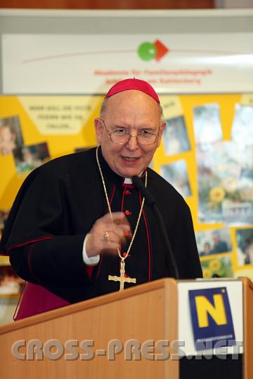 2009.11.29_14.48.16.jpg - Familienbischof DDr. Klaus Küng sprach über die Familie als Stütze der Kirche - und umgekehrt.