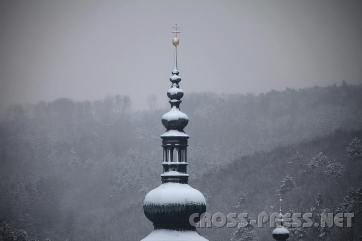 2009.02.21_07.52.09.jpg - Glockentrme vor dem Wienerwald.