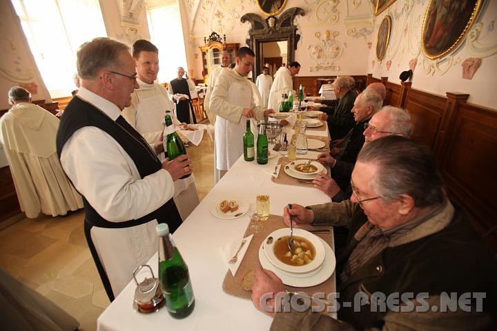 2009.04.09_11.17.24.jpg - ...im Refektorium, dem Speisesaal der Mnche.