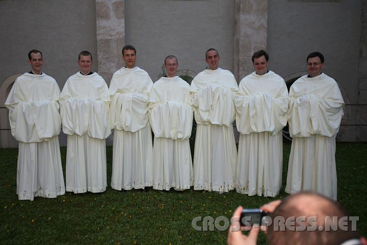 2010.08.15_17.39.36.jpg - Nein, Pater Karl ist kein Franziskaner, obwohl er eine Tonsur hat. ;)))  Er ist und bleibt Zisterzienser. Neben seinen unzhligen Aufgaben ist er auch fr Medien und Chronik zustndig.