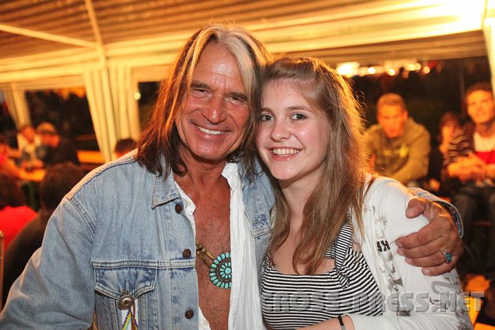 2009.07.05_00.17.48.jpg - Die Tochter des "Huptlings" der "Urltaler Sngerrunde" Sophie Forster ist selber Sngerin und ein groer Fan des Sngerhuptlings. ;)