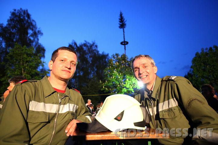 2010.04.30_19.49.32.jpg - Stefan Schwingenschlgl und Willi Fritsch von der FF Seitenstetten.