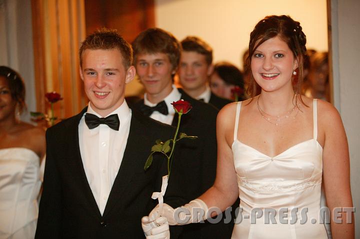 2007.09.22_20.42.17.JPG - Feierliche Balleröffnung mit der Fledermausquadrille.  Tanzpaar Tobias Leitner und Melanie Kurz.