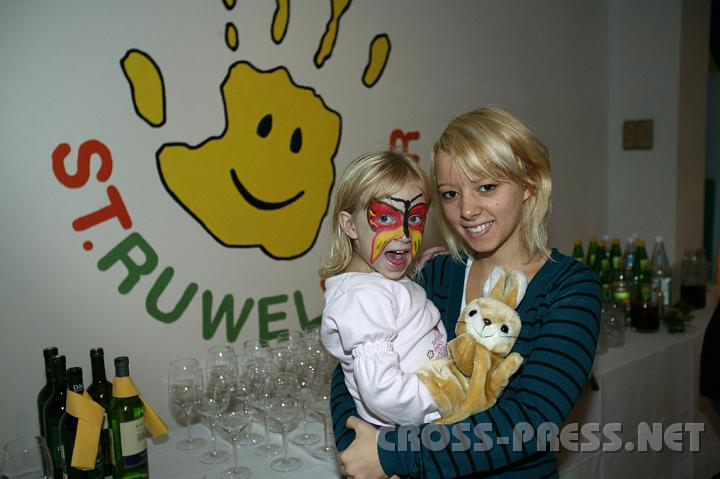 2008.09.27_14.03.39.JPG - Lisa Streißlberger mit Schwesterchen Sina.