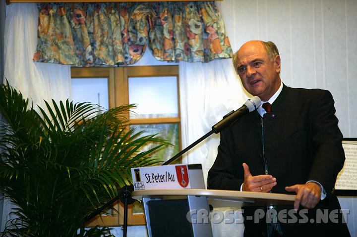 2008.11.08_11.50.44.JPG - LH Pröll: "Ab heute bin ich nicht nur ein Radlbrunner, sondern auch ein St.Peterer!"