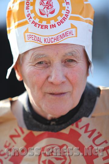2010.02.16_14.53.21.jpg - "Müller, Müller Sackerl"... Herr Müller Rosenfellner höchstpersönlich in einem seiner Mehlsäcke!